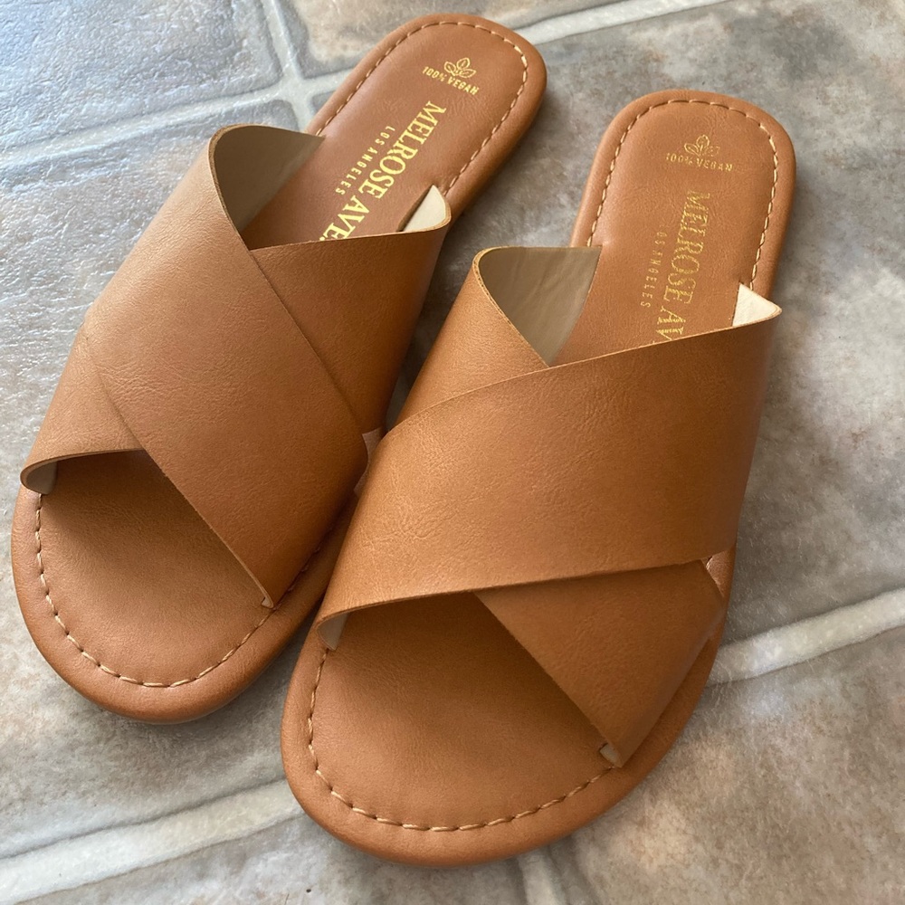NWOT Melrose Ave. Slide Sandals
